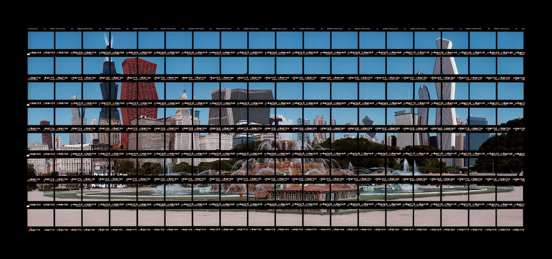 Thomas Kellner: 39#24 Chicago, Skyline at Buckingham Fountain, 2003, C-Print, 68,2x28,0cm/26,6"x10,9", Auflage 20+3