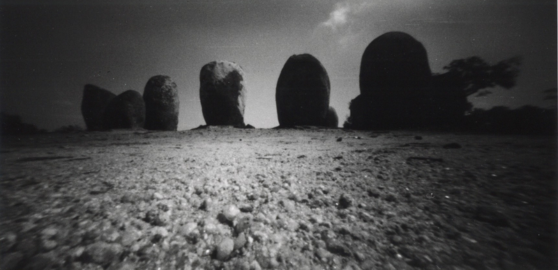 Jochen Dietrich: "Megaliticos IV (Myochtias)", Silbergelatineabzug, 22x11cm, 1996, offene Auflage, Brauhaus-Fotografie Nr.5