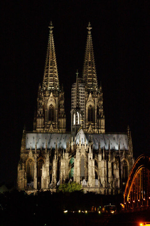 Location shot of the Cologne Cathedral at night 2010