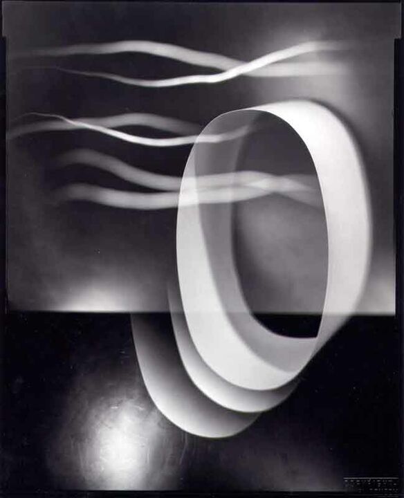Pavel Odvody: Landschaft mit vorbeiziehendem Licht, Silbergelatineabzug, 2005, 20,8x25,7cm, Auflage 25