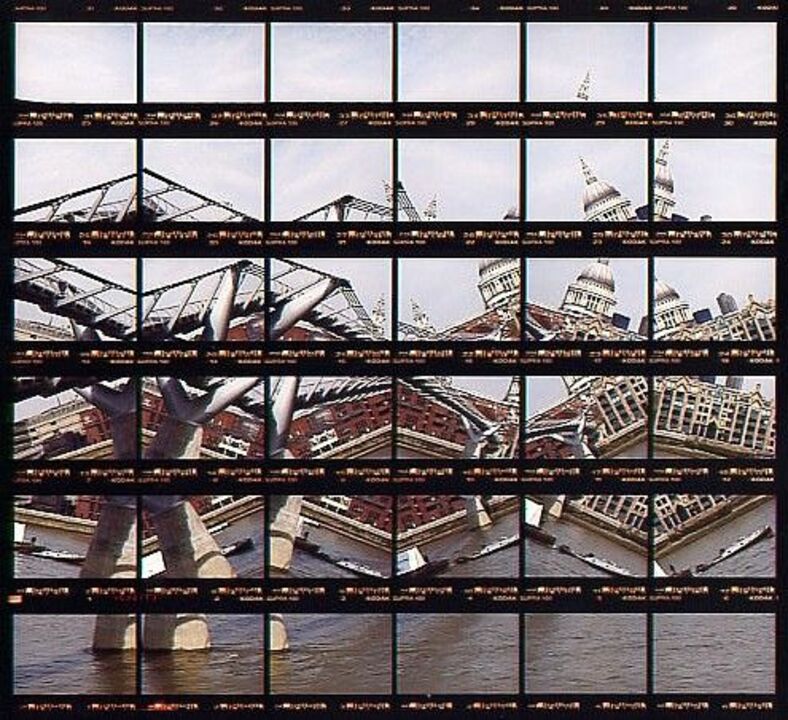 Thomas Kellner: 27#04 London, Millenium Bridge, 2001, C-Print, 22,8 x 21,0 cm/8,9" x 8,2", edition 20+3