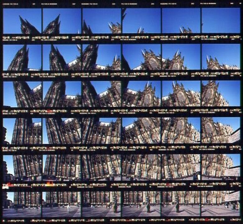 Thomas Kellner: 25#13 Cologne, South side of the cathedral, 2001, C-Print, 22,8 x 21,0 cm/8,9" x 8,2", edition 20+3