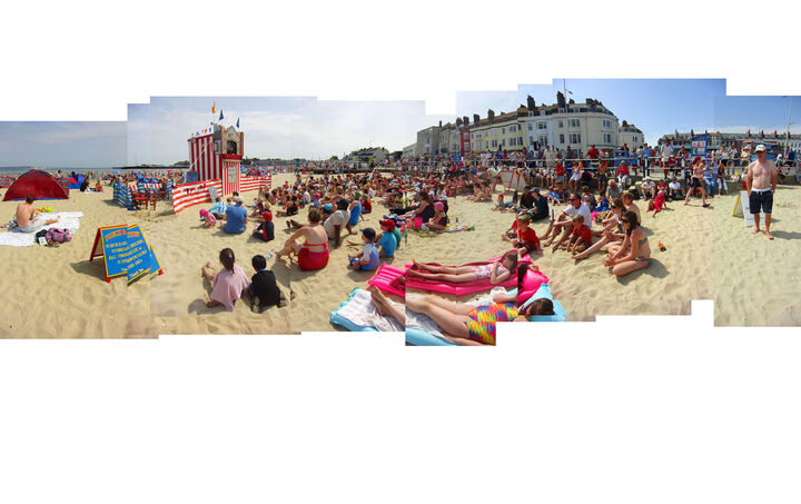 Michael Hallett, Punch & Judy show on Weymouth Beach August 2, 2011 from Olympic Coast., C-Print, 40 cm x 25 cm, 2010, Auflage 20