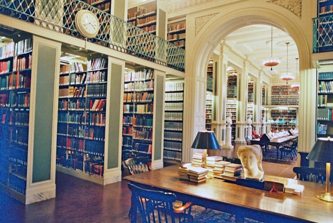 Thomas Kellner: The Boston Athenaeum, Athena looking for fiction on the second 2nd Floor