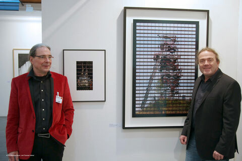 Burkhard Arnold von der in focus Galerie und Thomas Kellner vor dem Förderturm aus dem Projekt genius loci.