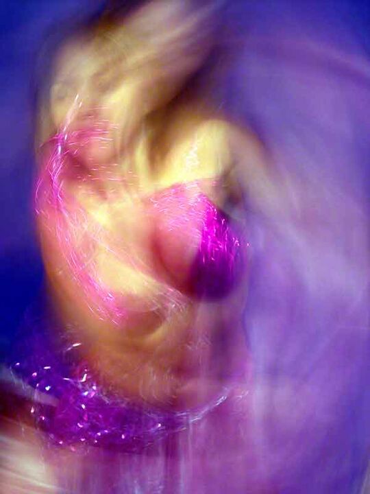 Suzanne Banning: Belly Dancer 1, lightjet print, 2004, 38 x 51 cm, edition 8