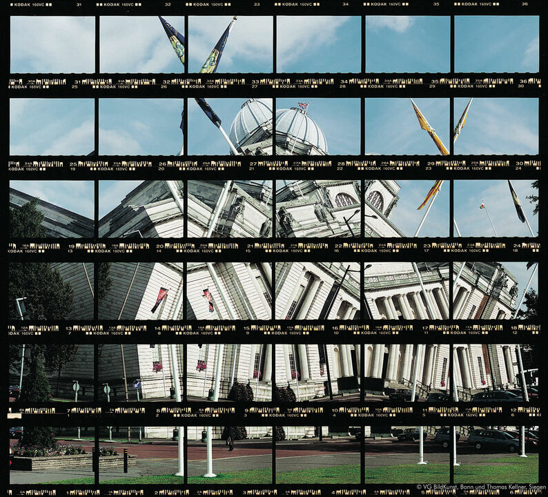 33#04 Wales, Cardiff, National Museum, 2002, C-Print, 22,8x21,0 cm, 4/20+3