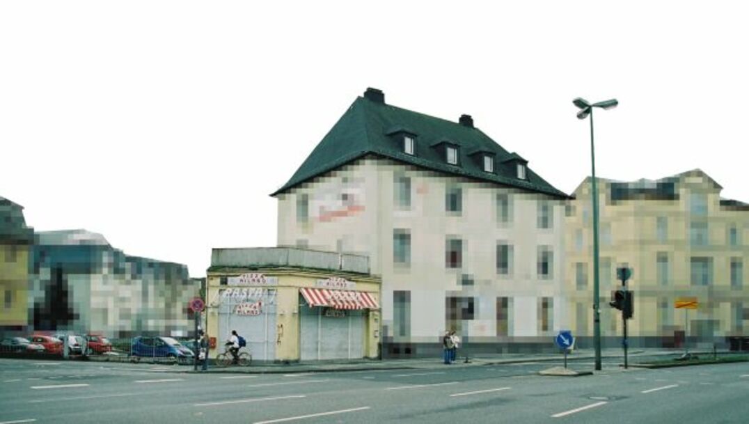 Thomas Kellner: Giessen-facades, Pasta-Pizza, 2004, C-Print, mounted on Plexi and Aludibond, 90x60cm on 120x90cm /35,1"x23,4" on 46,8"x35,1", edition 10+3