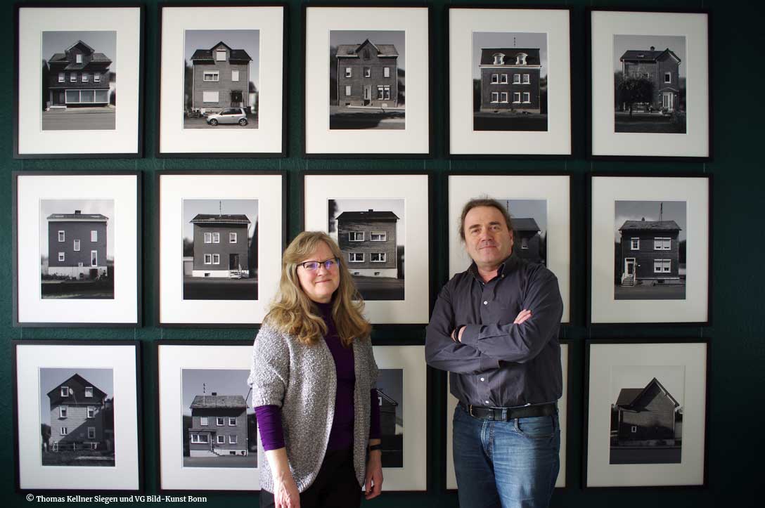 Helga und Thomas Kellner vor der neuen Typologie der Fachwerkhäuser