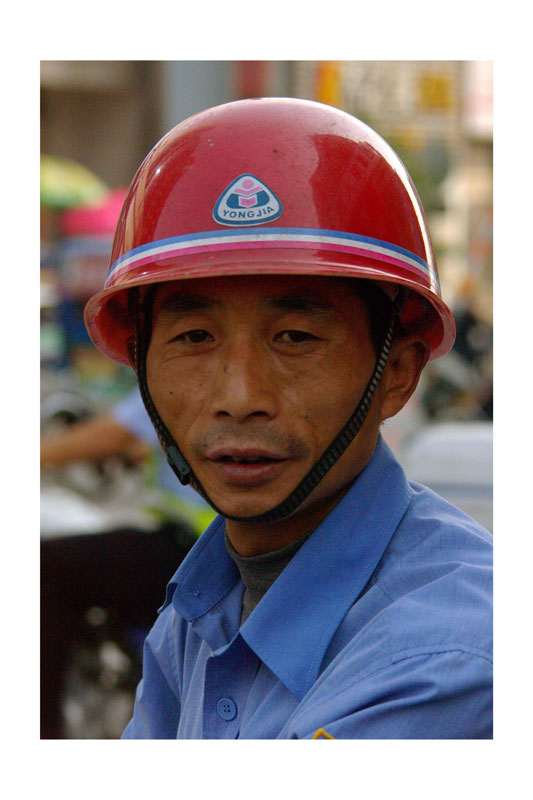 Zeng Qin, Man on motorbike delivering water