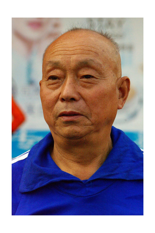 Dong Yizhi, Retired worker of No.2 Heavy Machinery Works, 68 years old